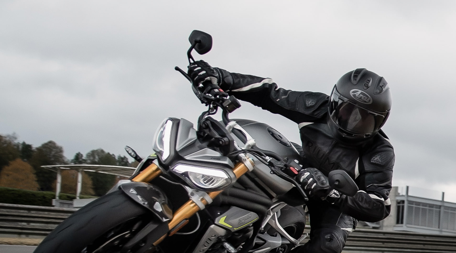 AGILE AND PRECISE HANDLING